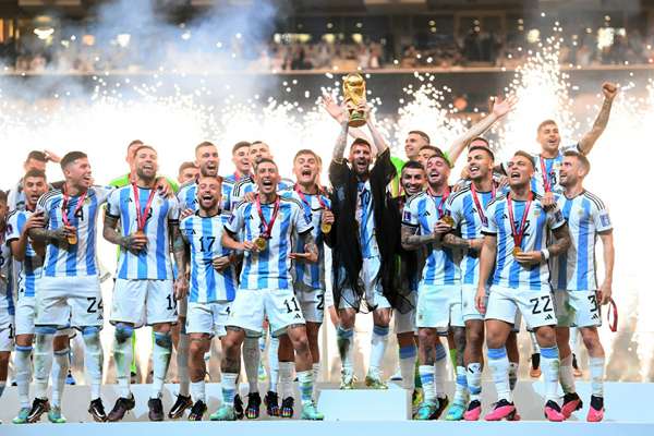 凭借一波星辰联盟，英雄联盟世界杯成功绝杀，现场全场沸腾的简单介绍