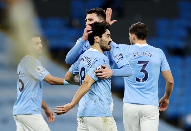 包含哈德斯菲尔德客场大败，保级形势严峻的词条